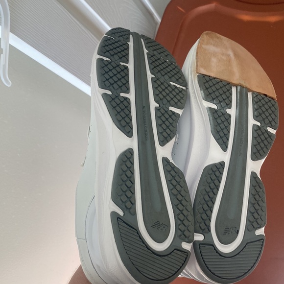 Newer New Balance Leather all white walking shoes *Repaired* Sz 11 - Picture 4 of 11